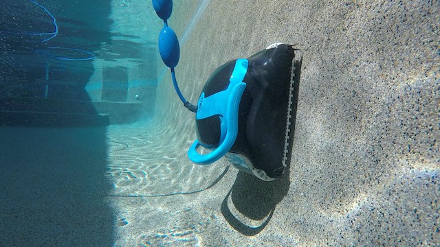 Dolphin Nautilus CC Plus In Action Dolphin Nautilus CC Plus in Action